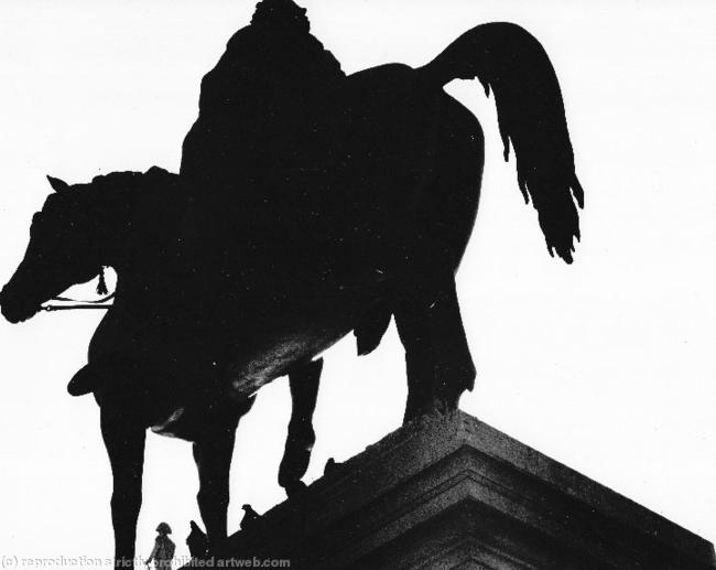 London scene (Trafalgar Square)