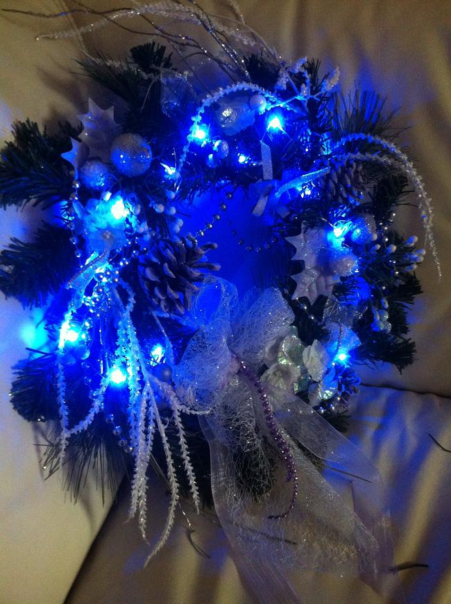 Christmas Wreath (Blue Lights)