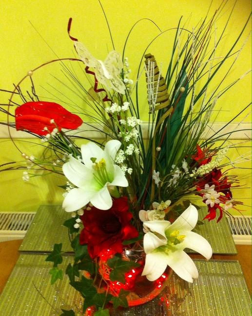White & Red Flower Bowl