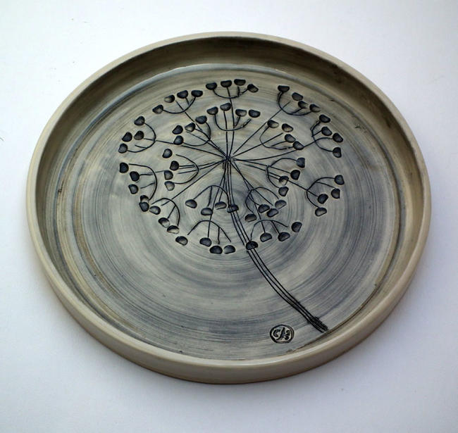Shallow tray dish