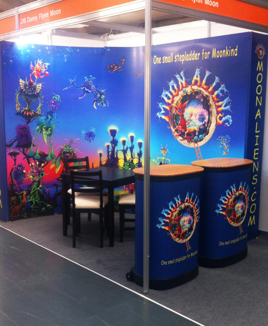 Stand Graphics, Moon Aliens.