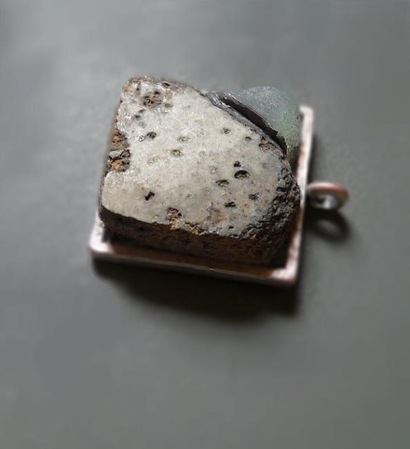 Lava pendant