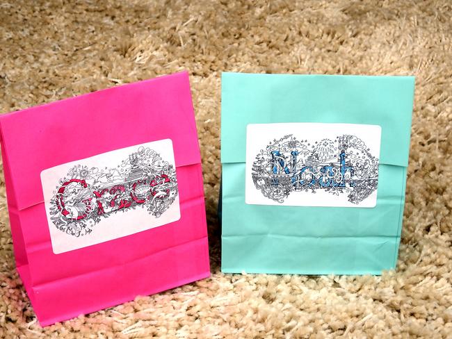 sticky bag lables of childrens names for party bags ( bags not included)