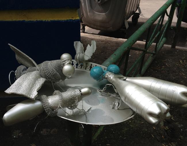 Flies on a plate. Sculpture. See Portfolio