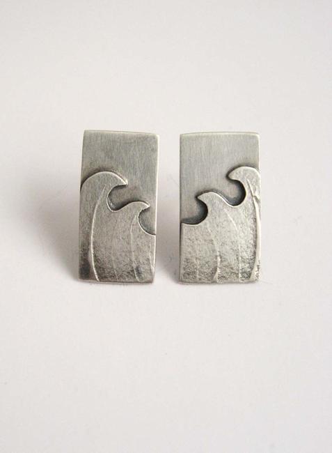 wave stud earrings