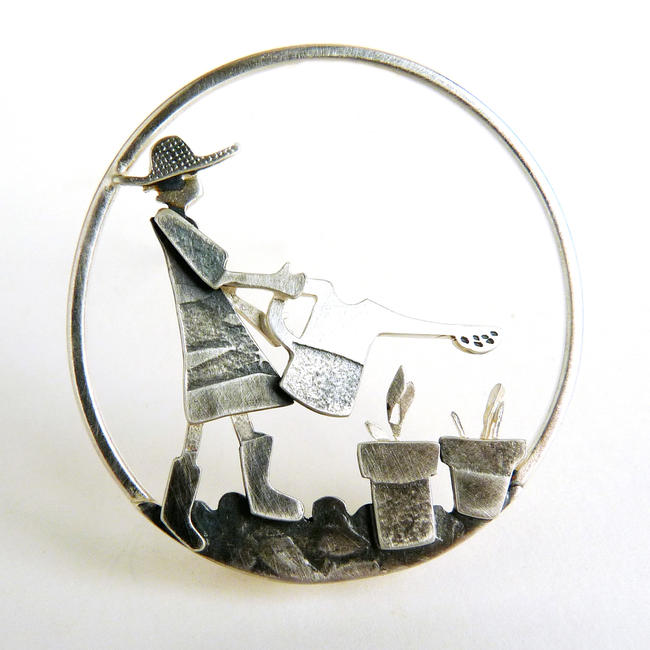 Watering brooch