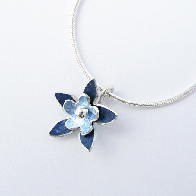 DH13 Double flower pendant in royal blue/light blue
