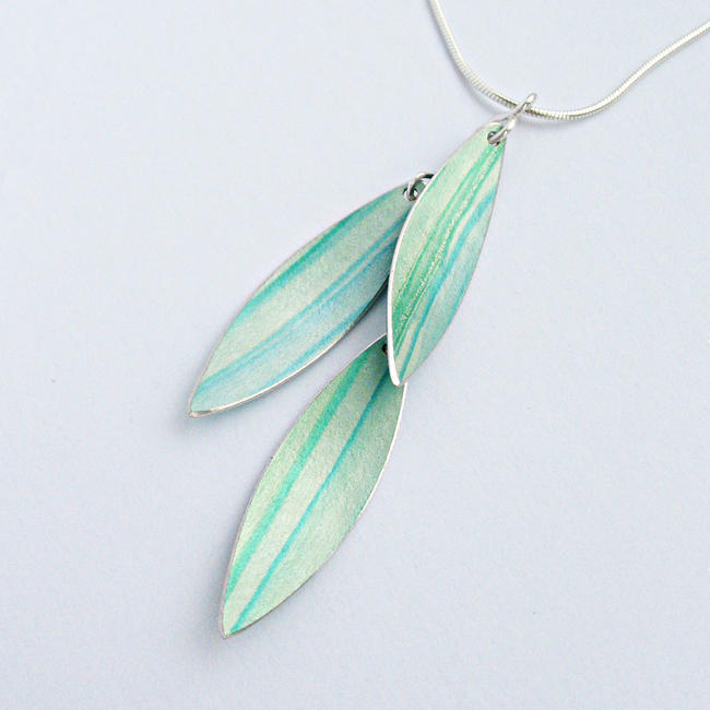 LC6 Three leaf pendant in green