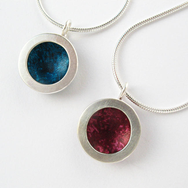 OR3 Silver circle pendants in petrol and burgundy