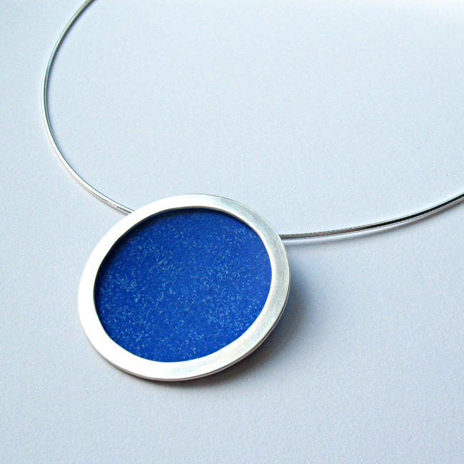 OR7 Large silver circle pendant in blue