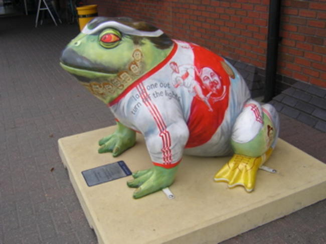 Larkin25 Toad - Hull KR memorial