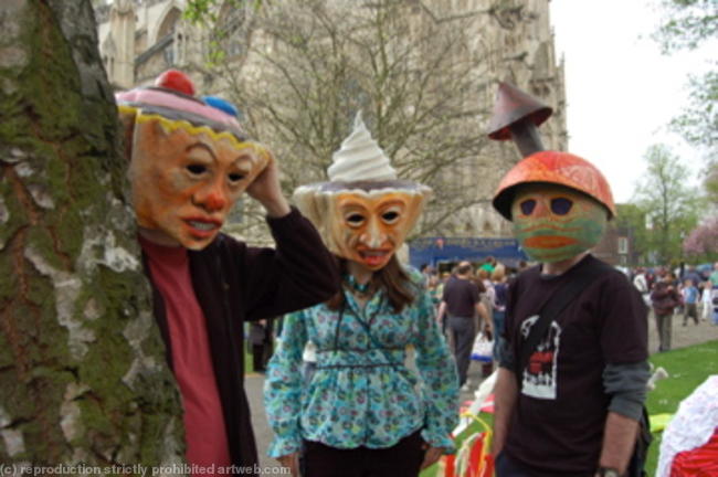 Mr and Mrs Cakehead with Klee mask