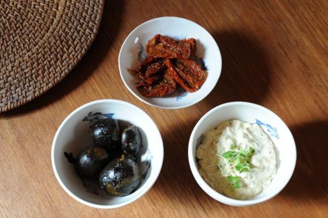 Condiments and Dip Bowls