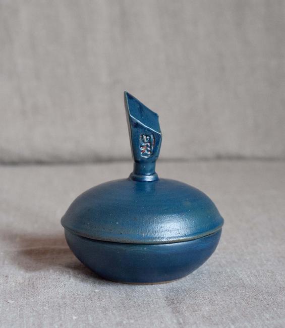 Compact lidded