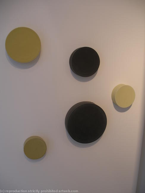 Yellow wall block plate installation