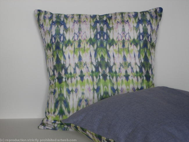 cushion item 2724 2 in stock