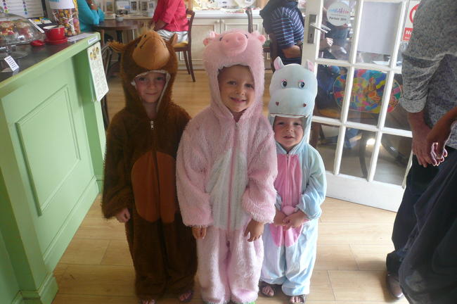 visitors to the cafe