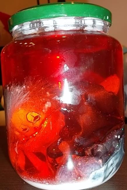 confiture de ptit clown dans le rouge, détail