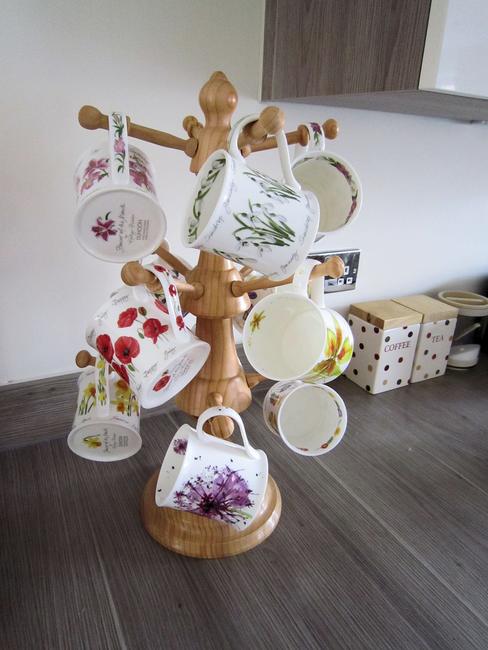 MUG TREE