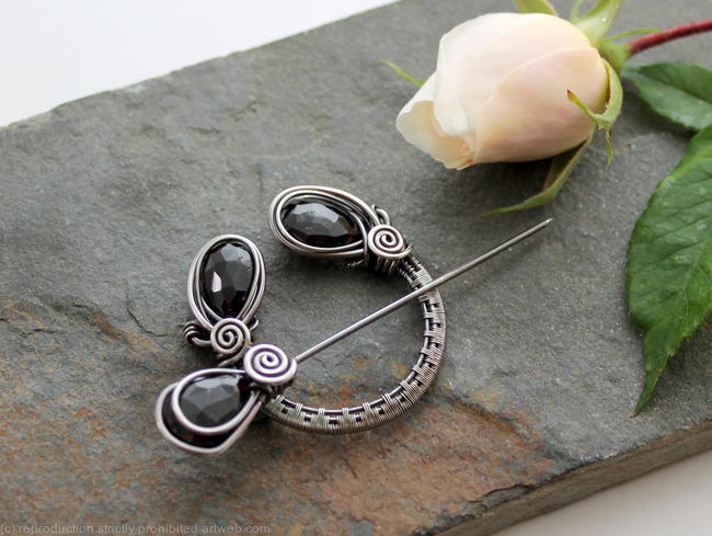 Penannular Brooch - Woven Sterling silver and faceted Garnet