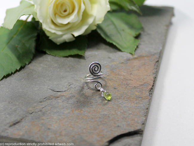 Spiral with Peridot dangle Beard, Dreadlock or braid ring or bead - Shiny Sterling silver - Medium