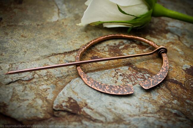 Handmade Penannular Brooch - line textured Copper - extra large - Historical Reenactment - Celtic , Viking or Scottish pin