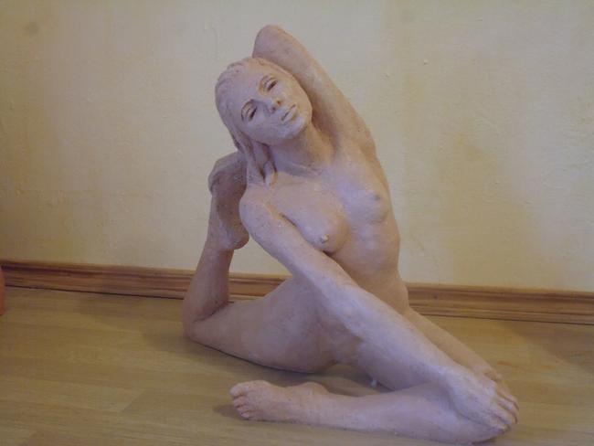pyramid nude