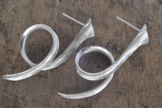Spiral 1-loop earrings