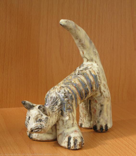 A stoneware cat - view 2