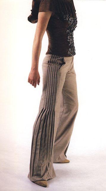 Pleated cashmere trousers