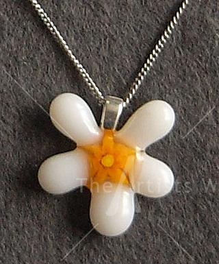 Daisy Necklace