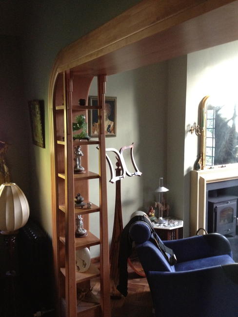 Solid pearwood room dividing structure