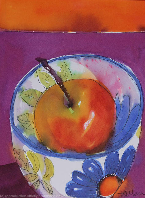 Red apple in bowl