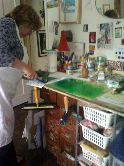 Jen rolling up ink at the Reduction Lino course