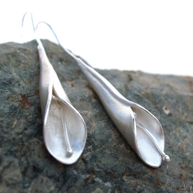 Silver lily earrings
