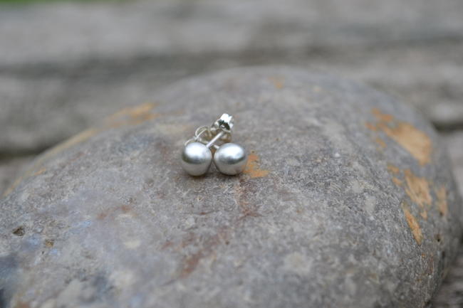 Handmade pure silver 'pea' earrings