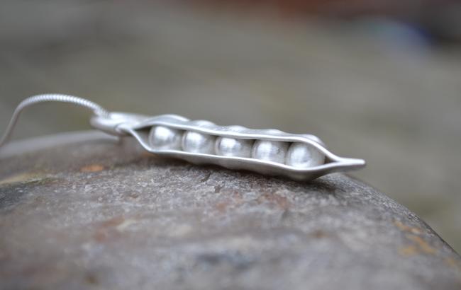Five peas in a pod necklace