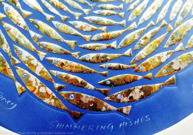 CLOSE UP SHIMMERING FISHES (K)