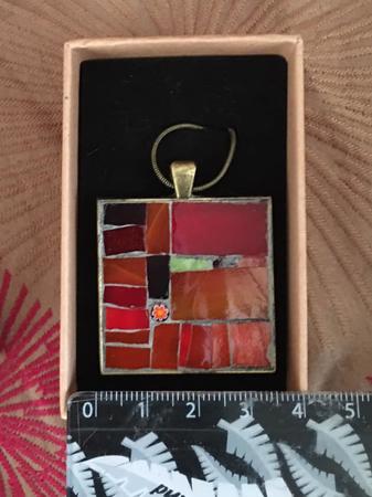 size of large pendants