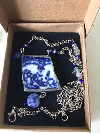 SOLDER PENDANT WITH VINTAGE CHINA AND LAPIS LUZULI