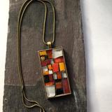 showing the bronze alloy chain