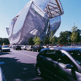 Fondation Louis Vuitton - street view