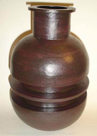 Black stoneware pot with single rib
