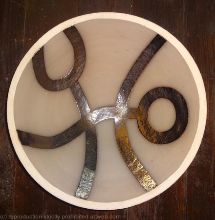 Large brown 'Dancing' dish