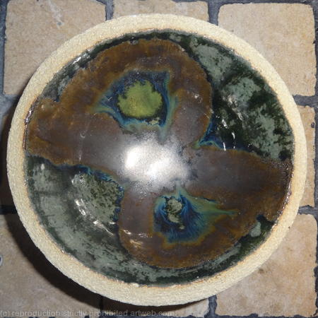 Small fully glazed 'abstract' bowl