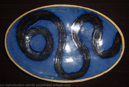 Fully glazed blue 'loop' dish