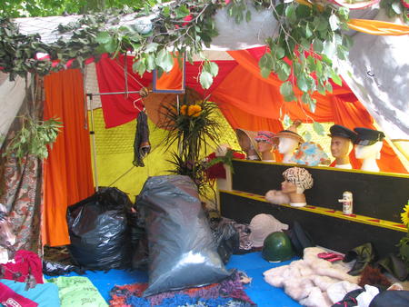 Sarahs fairy palace dressing up tent was busy all day gettin the masses into their glad rags!