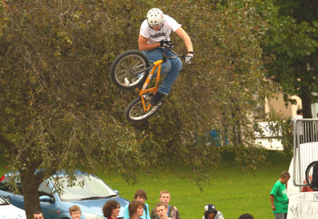 Calum skying one during the bmx jam