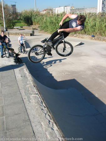 Dane clicked up on the beach side quarter