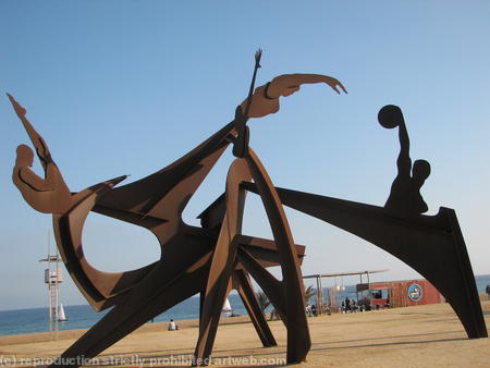 its nice to see random art sculptures wherever you go in barcelona